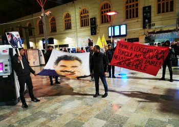 Marsilya’da gençlerden sivil itaatsizlik eylemi