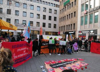 Köln’de cinsel ve ırkçı saldırılar protesto edildi