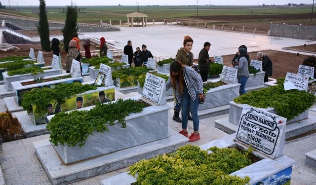 PYD’li gençler özgürlük şehitlerini andı
