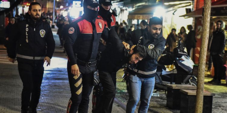 ‘İntihar değil cinayet’ diyen gençlik örgütlerine faşist polis saldırdı