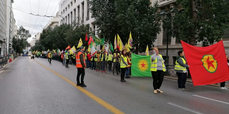 Atina’da gençliğin üç günlük yürüyüşü sona erdi