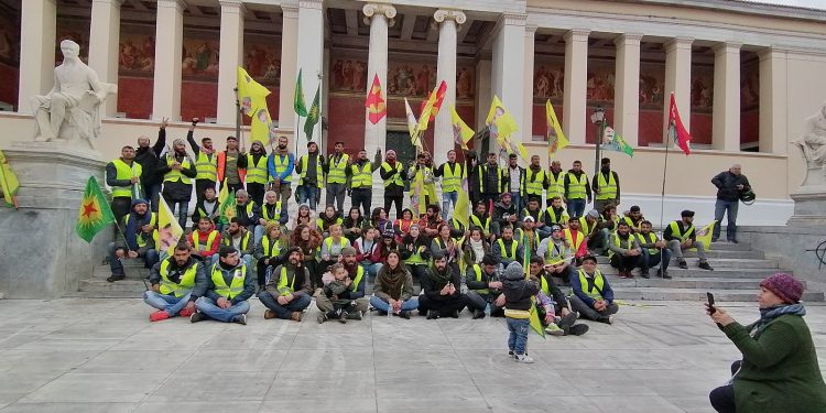Atina’da gençliğin üç günlük yürüyüşü sona erdi