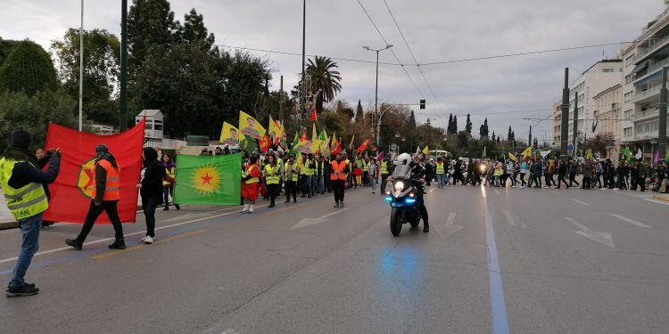 Atina’da gençliğin üç günlük yürüyüşü sona erdi