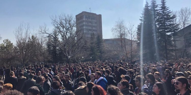 ODTÜ’lü öğrenciler, TGB’li ve ülkücü çetelere geçit vermedi!