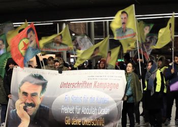 Kürtler Avrupa’da Halklar Önderi Öcalan için eylemde: Bu ateş sizi de yakar! – YENİLENDİ