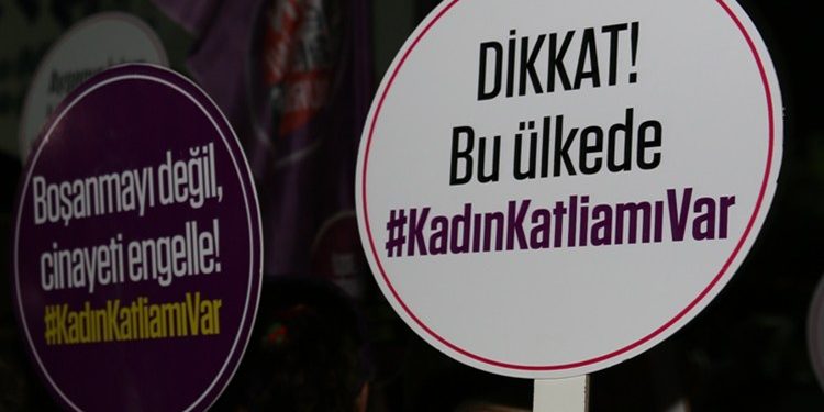 Faşist Türk Astsubay’ı eşini katlederek intihar etti