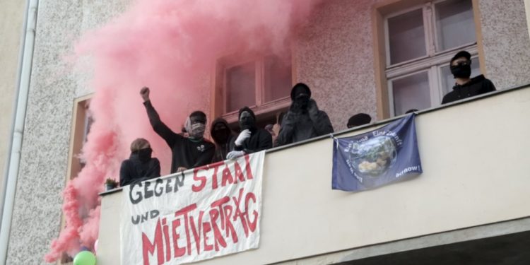 Anarşistlerden evsizler için Berlin’de ev işgali