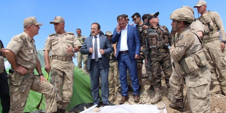 Karantina yerine işgal, doktor yerine asker var