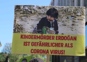 Gençler Stuttgart’tan seslendi: Katil Erdoğan, işbirlikçi KDP!