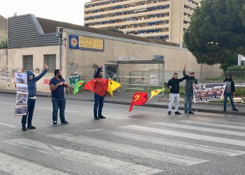 Marsilya’da gençlerden yol kapatma eylemi