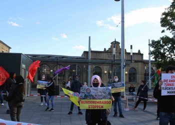 Esslingen’de faşist provokasyona rağmen gençlerden Mexmûr eylemi