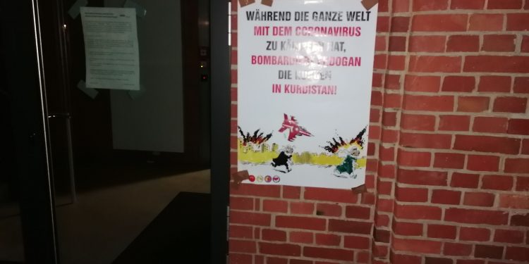 Kassel’de gençlerden afişleme çalışması