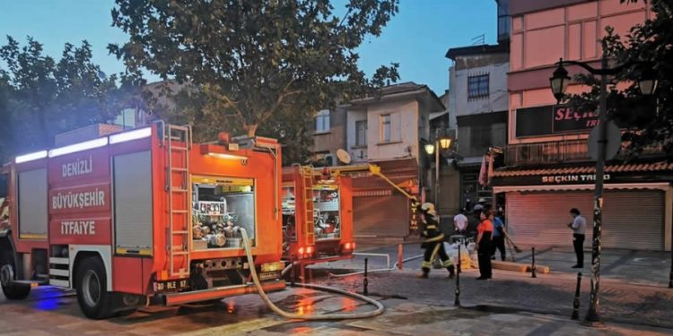 SON DAKİKA- YPS, 2 fabrika, bir çok iş yeri ve polise ait bir aracı imha etti