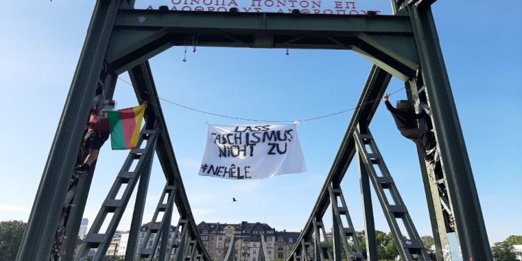 YXK-JXK’den Frankfurt’ta pankart eylemi