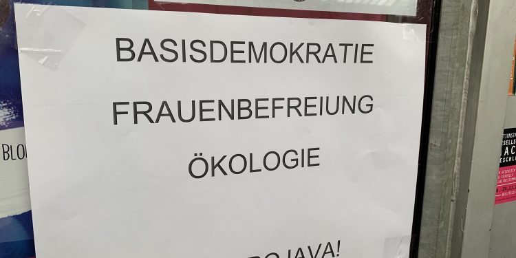 JXK’li genç kadınlar: Korona gölgesinde savaşa izin vermeyeceğiz!