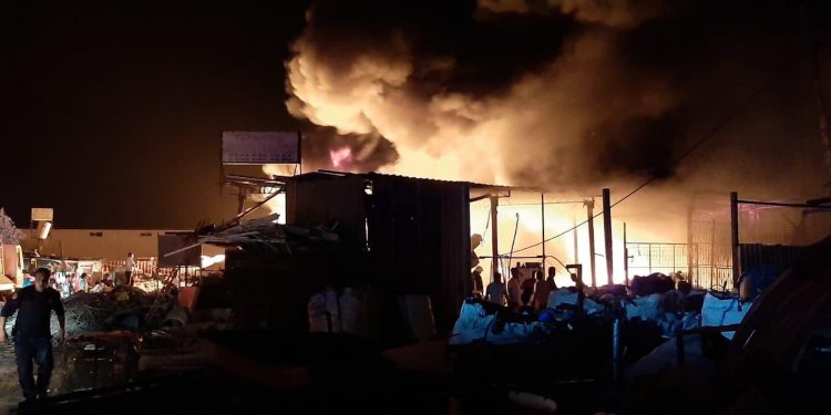 Ateşin Çocukları İnisiyatifi gezi teknesi, plastik deposu ve bir binayı ateşe verdi