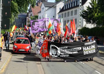 Bielefeld gençliği: PKK halktır, halk burada!