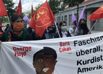 Hannover‘de Türk faşizmine karşı coşkulu gençlik yürüyüşü