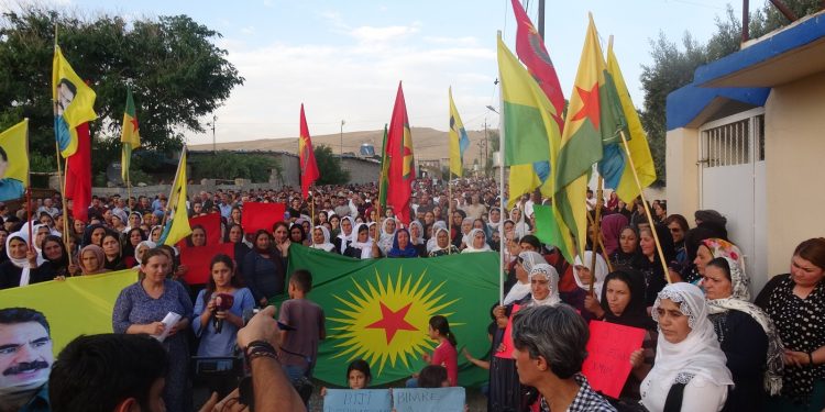 İşgal saldırlarına karşı Maxmur’da binler yürüdü