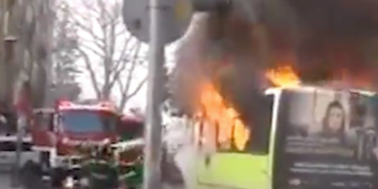 Ateşin Çocukları İnisiyatifi bir işyeri, bir depo ve iki aracı ateşe verdi