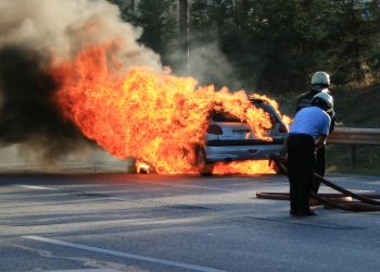 SON DAKİKA- İstanbul’da faşistlere ait 9 araç yakıldı