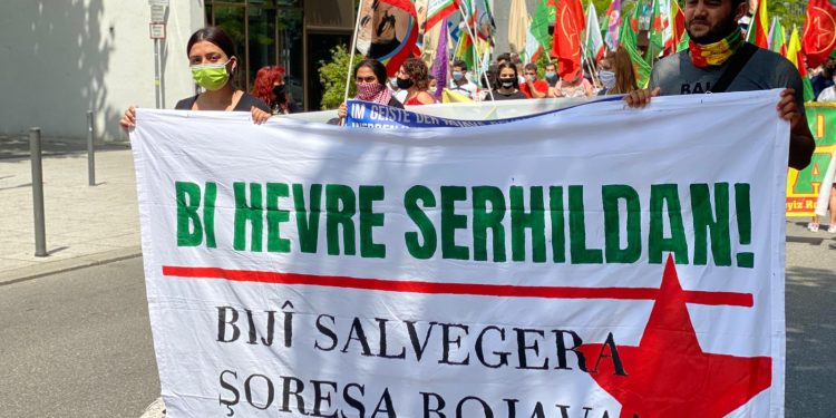 Rojava devrimi Stuttgart’ta yürüyüşle selamlandı