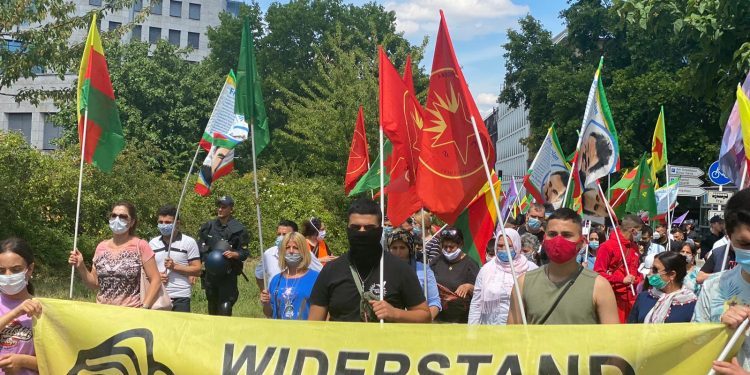 Rojava devrimi Stuttgart’ta yürüyüşle selamlandı