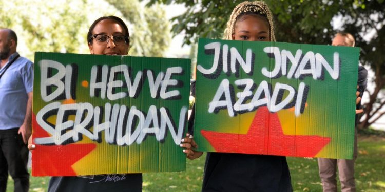 Gençlerden Stuttgart’ta ırkçılığa ve kriminalizasyona karşı yürüyüş