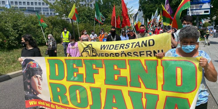 Rojava devrimi Stuttgart’ta yürüyüşle selamlandı