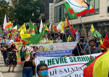 Rojava devrimi Stuttgart’ta yürüyüşle selamlandı