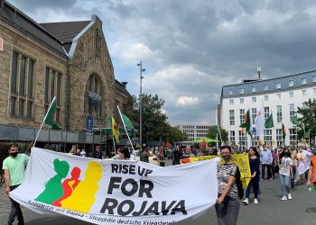 Devrimin 8.yılı ırkçı polis provokasyonlarına rağmen Bielefeld’de coşkuyla kutlandı