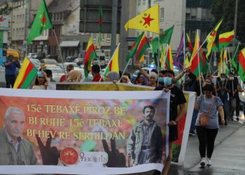 “15 Ağustos ruhuyla birlikte başkaldır” şiarıyla gençlik Kassel’de eylemde