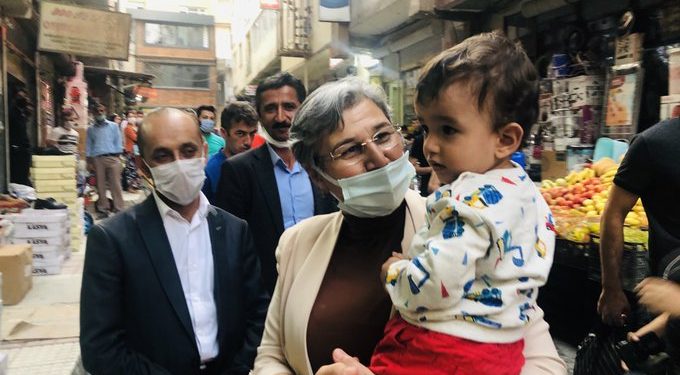 DTK Eşbaşkanı Leyla Güven, gözaltına alındı