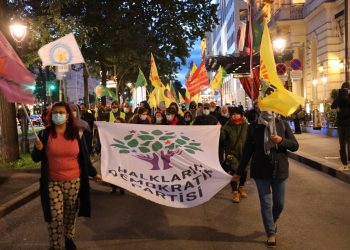 Viyana’da gençler işgalciliğe, tecride ve faşizme karşı “Bi Hev Re Serhildan” dedi