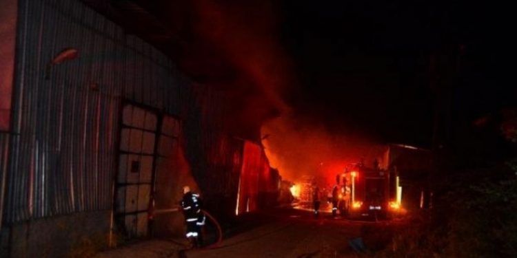 SON DAKİKA – Jinên Tîrêjên Rojê İnsiyatifi 5 araç ve 2 fabrika ateşe verdi