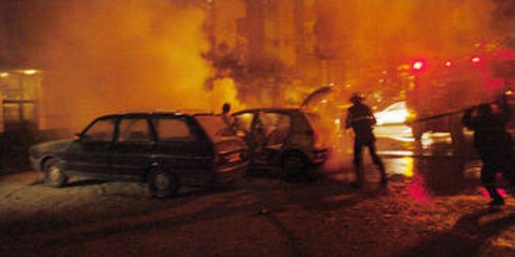 SON DAKİKA – Jinên Tîrêjên Rojê İnsiyatifi 5 araç ve 2 fabrika ateşe verdi