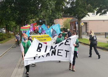 Uzun Yürüyüş eylemi 3’ncü gününde “Bimre Xiyanet” pankartları ile devam ediyor