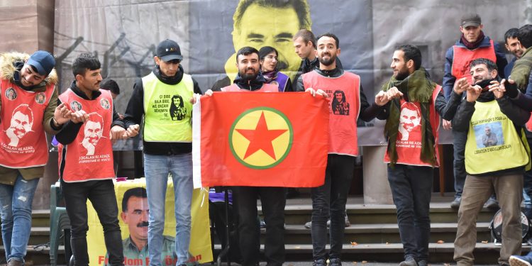 Strasbourg eylemi coşkulu bir şekilde devam ediyor – AK üyelerine dosyalar verildi