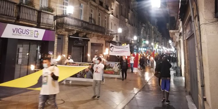 Bordeaux’da gençler, devletlerarası komploya karşı “Bi Hev Re Serhildan” şiarıyla eylemde