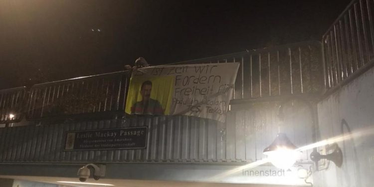 Bensheim gençliğinden pankart asma eylemi