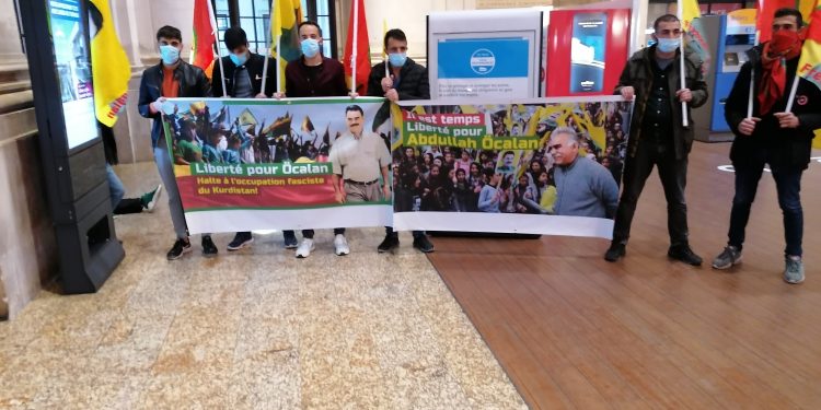 Bordeaux garda “Bijî Serok APO” sloganları