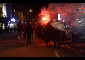 Köln’de gençlerden sivil itaatsizlik eylemi