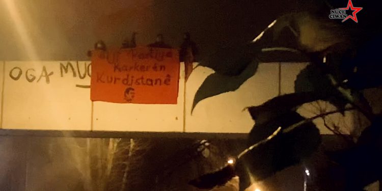 Gençlerden Viyana’da pankart eylemi