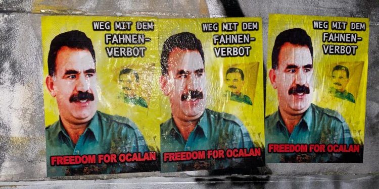 YENİLENDİ – Almanya’da “Öcalan’a Özgürlük” pankartları
