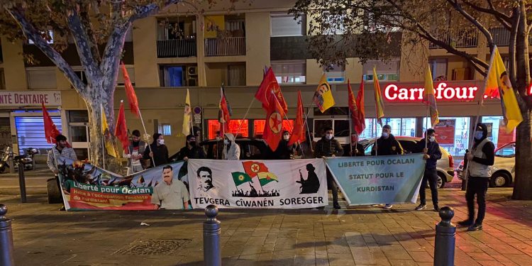 Marsilya’da gençler alanlarda