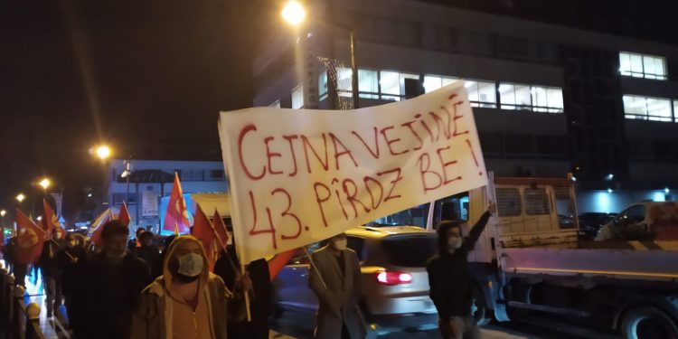 Paris’in banliyölerinde 43’ncü yıl kutlamaları sürüyor