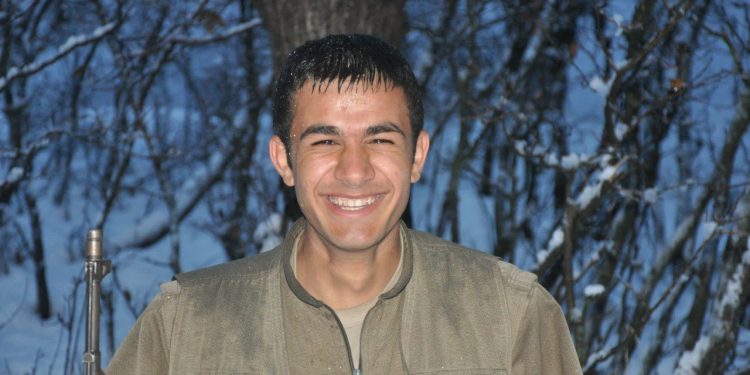 Tepeden Tırnağa PKK Ruhu – Laleş Rênas