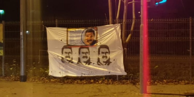 TCŞ’li gençler, Avrupa sokaklarına “Öcalan’a Özgürlük” pankartları asmaya devam ediyor