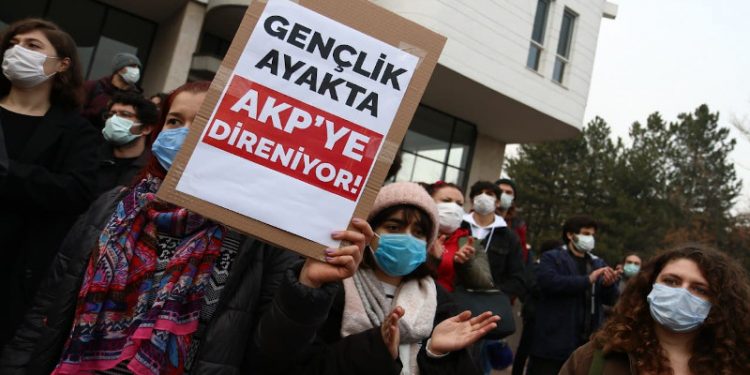 ODTÜ: Üniversite kapılarına kelepçe vuranların karşısındayız