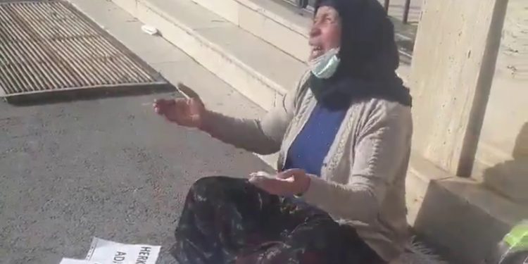 Eylemin 6’ncı gününde Emine Şenyaşar’ın ağıtları adliye binasında yankılandı